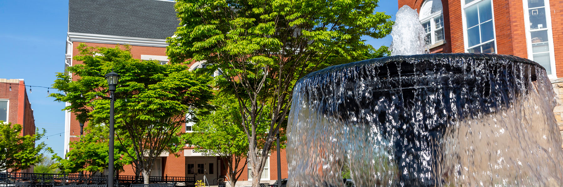 Dallas's courthouse square with fountain running.